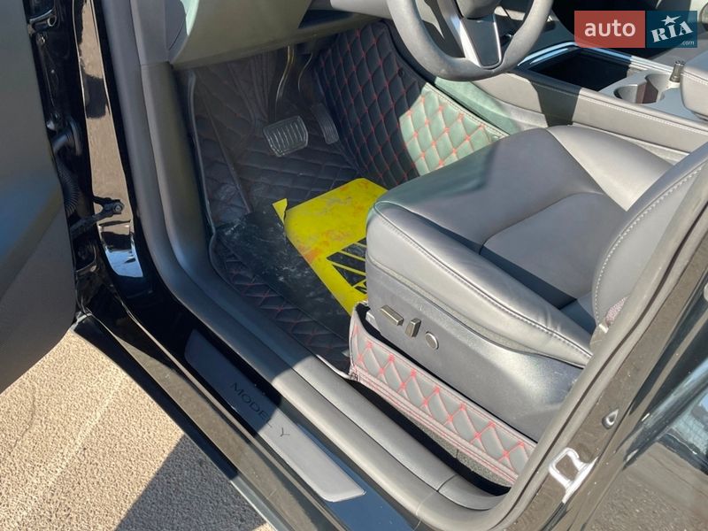 Внедорожник / Кроссовер Tesla Model Y 2024 в Киеве