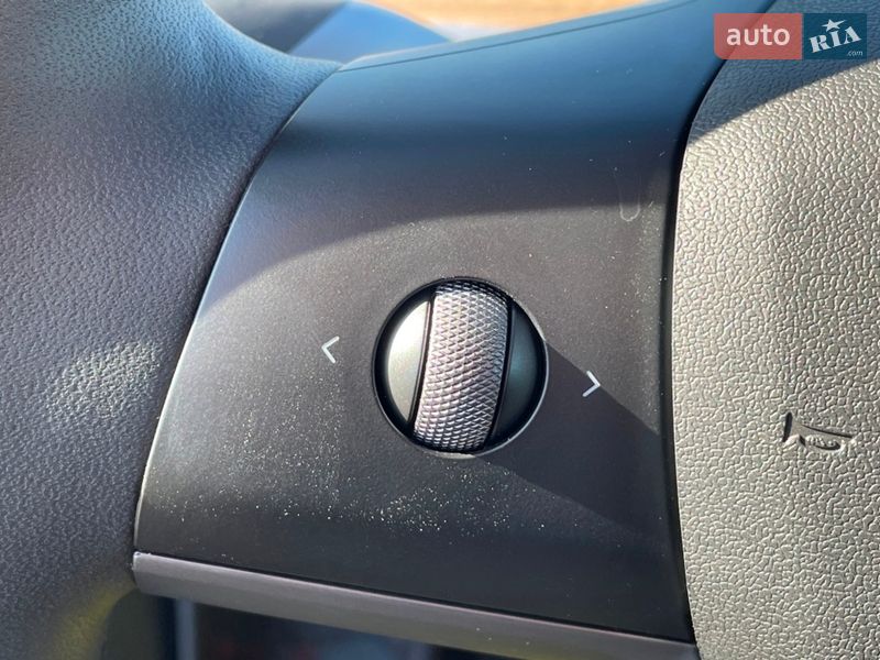 Внедорожник / Кроссовер Tesla Model Y 2024 в Киеве