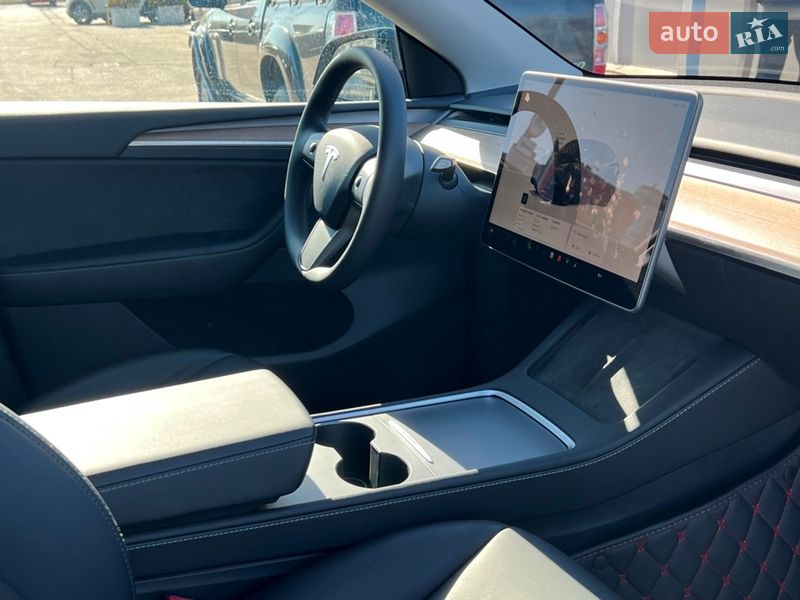 Внедорожник / Кроссовер Tesla Model Y 2024 в Киеве
