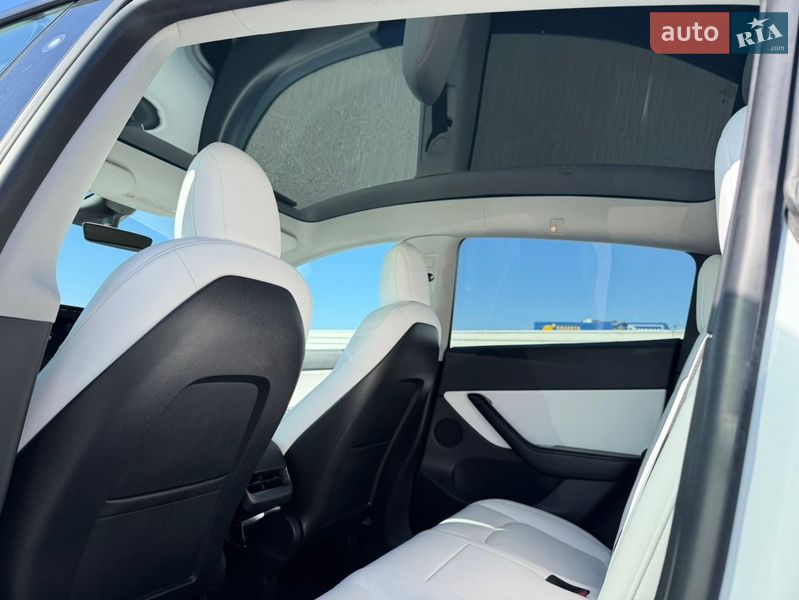 Позашляховик / Кросовер Tesla Model Y 2021 в Львові