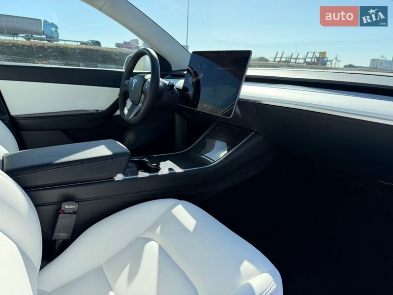 Позашляховик / Кросовер Tesla Model Y 2021 в Львові