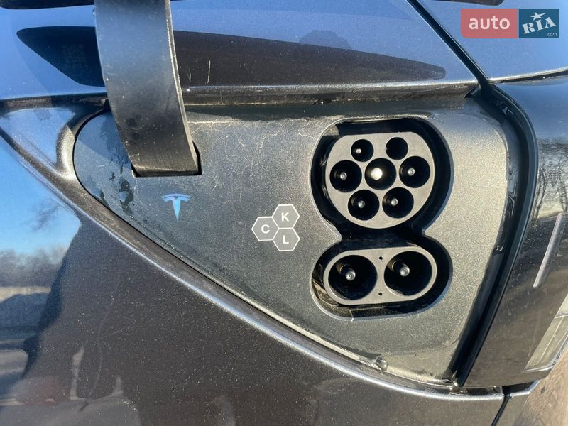 Внедорожник / Кроссовер Tesla Model Y 2025 в Ровно