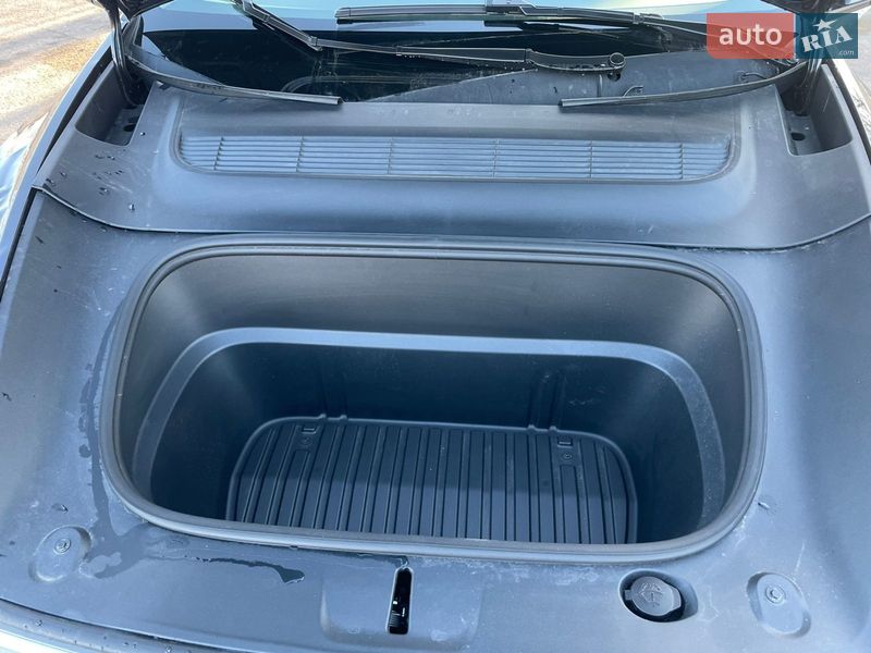 Внедорожник / Кроссовер Tesla Model Y 2025 в Ровно