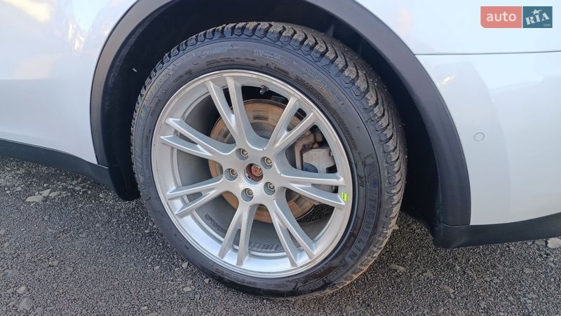 Внедорожник / Кроссовер Tesla Model Y 2020 в Луцке