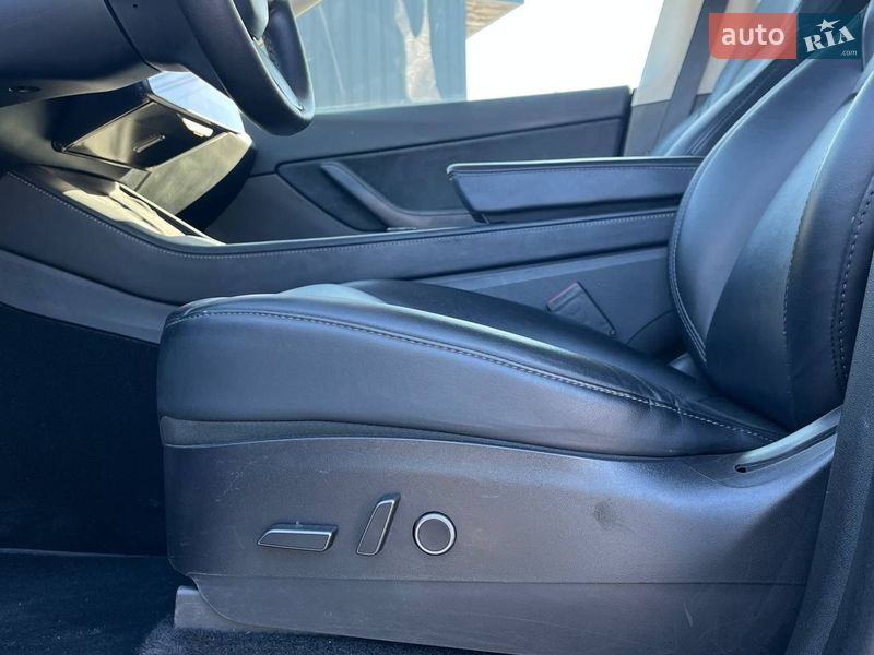 Внедорожник / Кроссовер Tesla Model Y 2021 в Львове