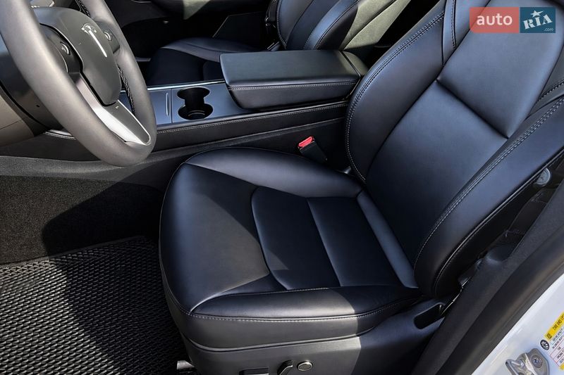 Внедорожник / Кроссовер Tesla Model Y 2023 в Луцке