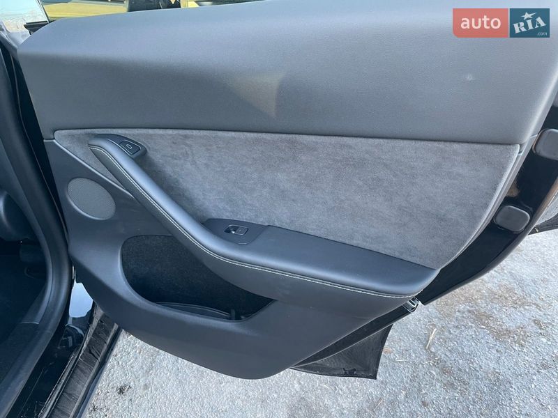 Внедорожник / Кроссовер Tesla Model Y 2022 в Ровно