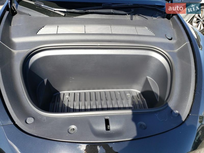 Внедорожник / Кроссовер Tesla Model Y 2023 в Львове