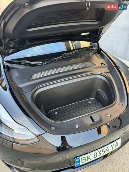 Внедорожник / Кроссовер Tesla Model Y 2022 в Ровно