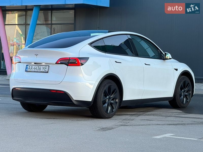 Внедорожник / Кроссовер Tesla Model Y 2024 в Киеве