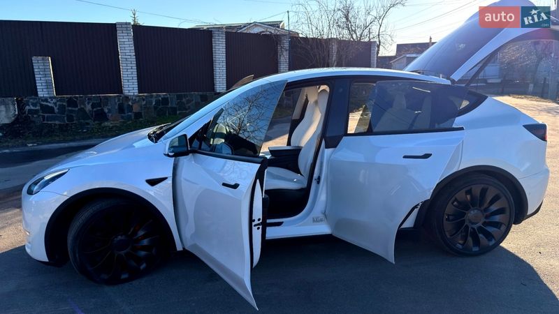 Позашляховик / Кросовер Tesla Model Y 2020 в Києві фото 12 Позашляховик / Кросовер Tesla Model Y 2020 в Києві