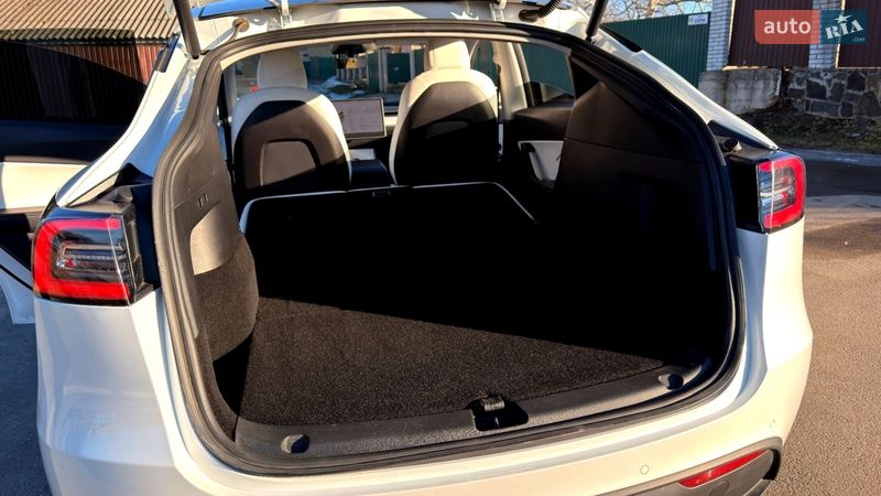 Позашляховик / Кросовер Tesla Model Y 2020 в Києві фото 17 Позашляховик / Кросовер Tesla Model Y 2020 в Києві
