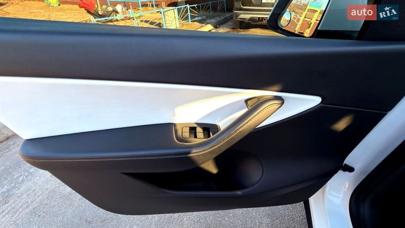 Позашляховик / Кросовер Tesla Model Y 2020 в Києві фото 26 Позашляховик / Кросовер Tesla Model Y 2020 в Києві