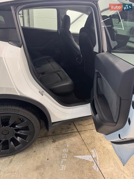 Внедорожник / Кроссовер Tesla Model Y 2023 в Киеве