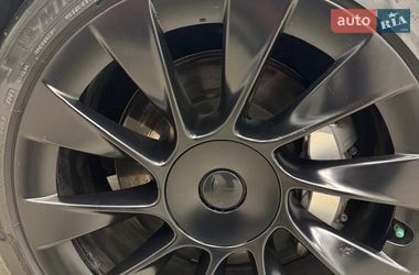 Внедорожник / Кроссовер Tesla Model Y 2023 в Киеве