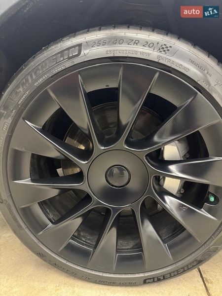 Внедорожник / Кроссовер Tesla Model Y 2023 в Киеве