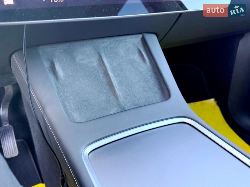 Внедорожник / Кроссовер Tesla Model Y 2023 в Киеве