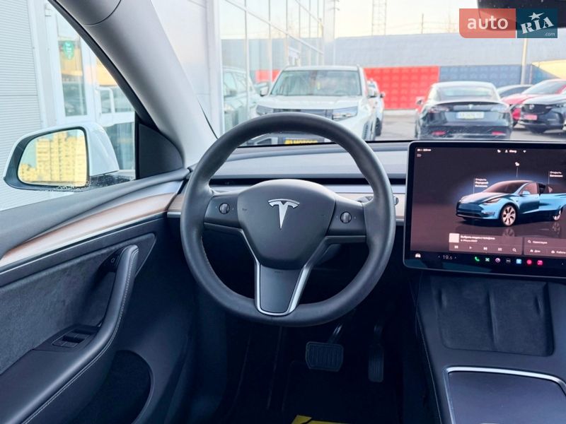 Внедорожник / Кроссовер Tesla Model Y 2023 в Киеве
