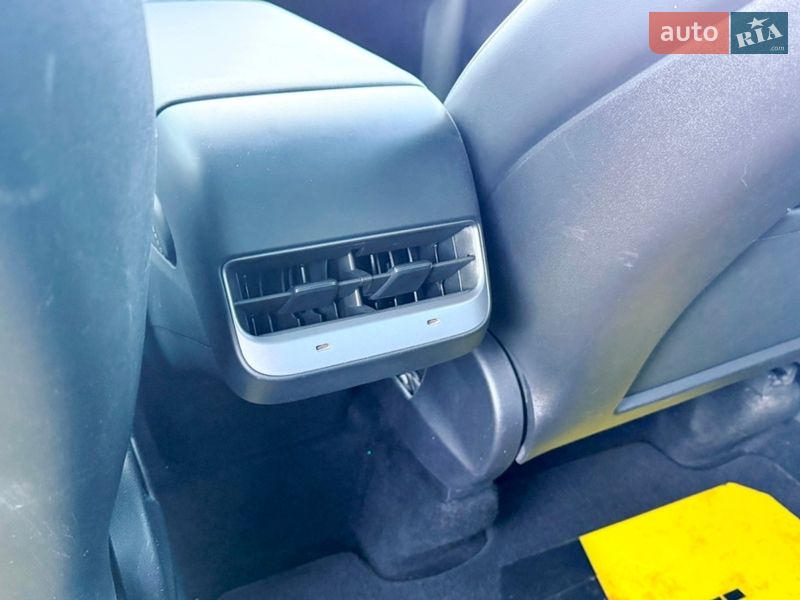 Внедорожник / Кроссовер Tesla Model Y 2023 в Киеве