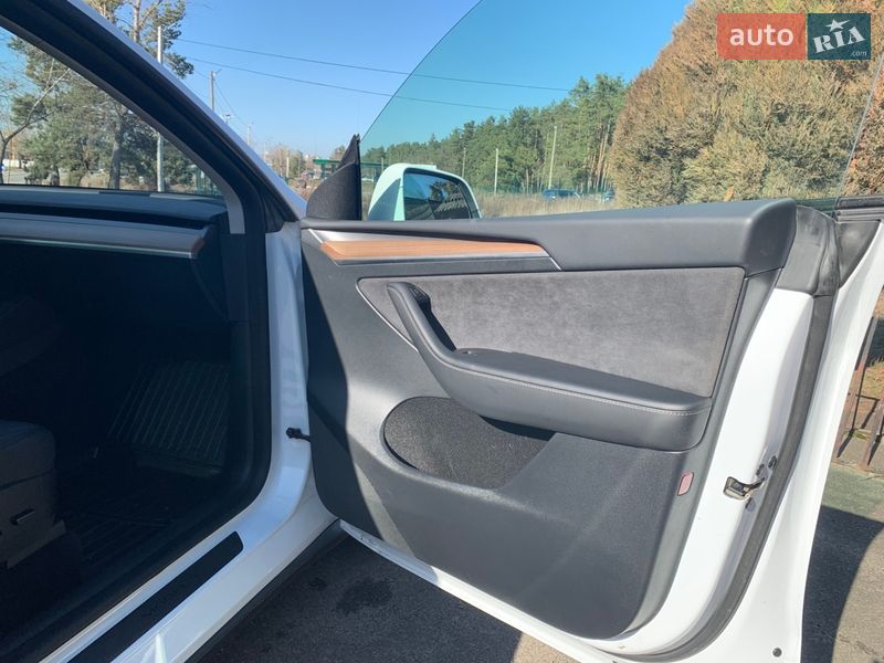 Позашляховик / Кросовер Tesla Model Y 2023 в Києві фото 14 Позашляховик / Кросовер Tesla Model Y 2023 в Києві
