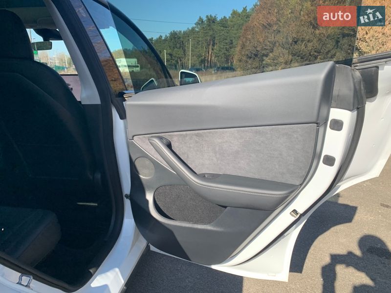 Позашляховик / Кросовер Tesla Model Y 2023 в Києві фото 19 Позашляховик / Кросовер Tesla Model Y 2023 в Києві