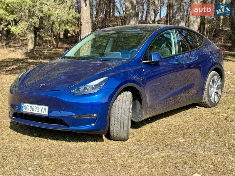Tesla Model Y 2024
