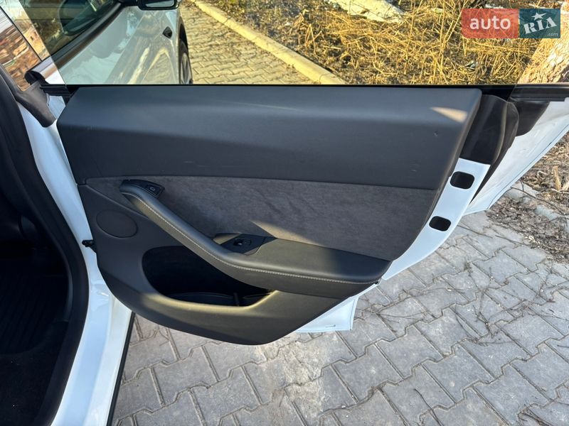 Позашляховик / Кросовер Tesla Model Y 2023 в Тернополі