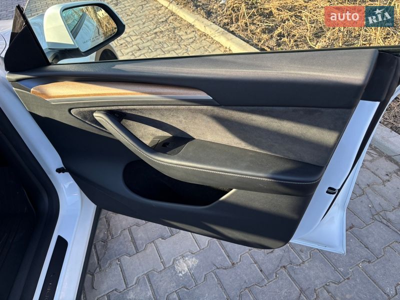 Позашляховик / Кросовер Tesla Model Y 2023 в Тернополі