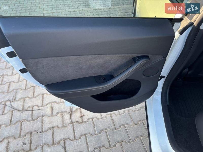 Позашляховик / Кросовер Tesla Model Y 2023 в Тернополі