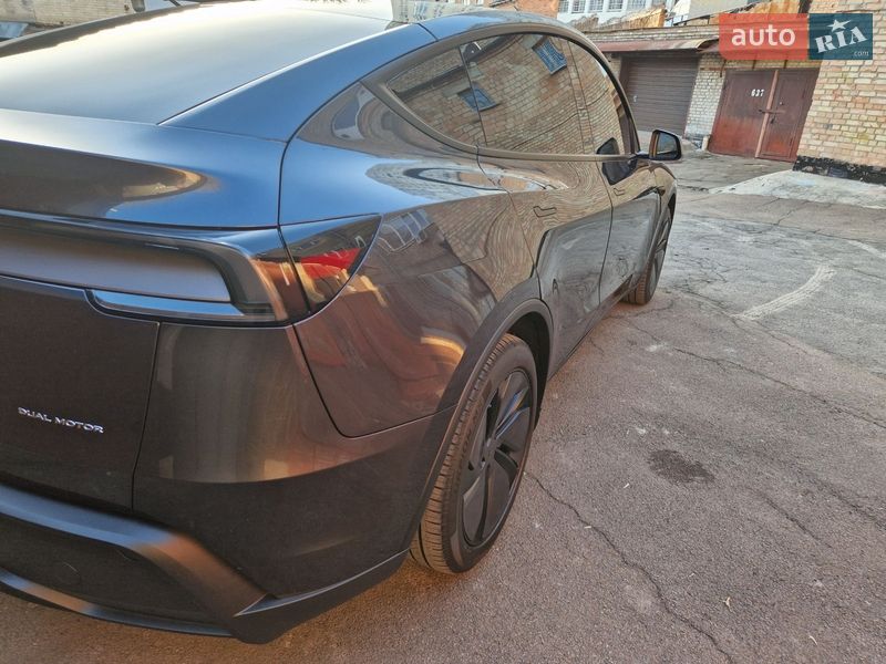Внедорожник / Кроссовер Tesla Model Y 2025 в Киеве