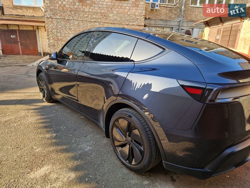 Внедорожник / Кроссовер Tesla Model Y 2025 в Киеве