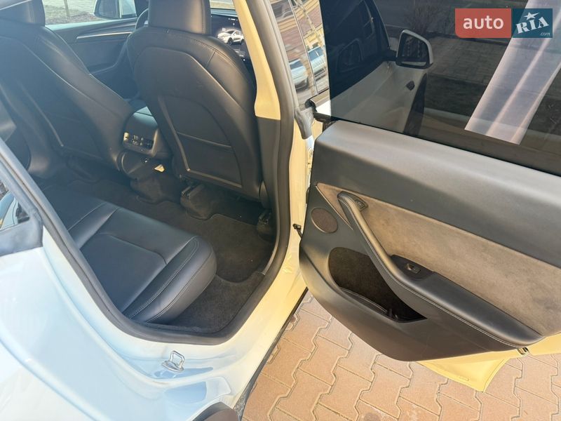Позашляховик / Кросовер Tesla Model Y 2024 в Києві фото 12 Позашляховик / Кросовер Tesla Model Y 2024 в Києві
