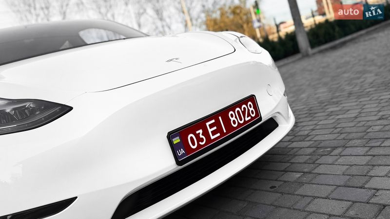 Внедорожник / Кроссовер Tesla Model Y 2023 в Ровно