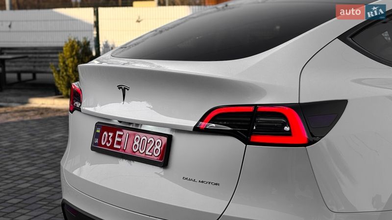 Внедорожник / Кроссовер Tesla Model Y 2023 в Ровно