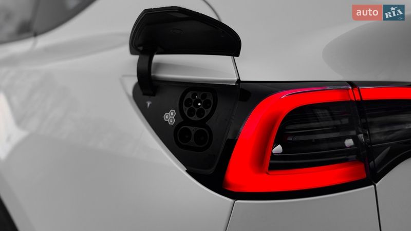 Внедорожник / Кроссовер Tesla Model Y 2023 в Ровно