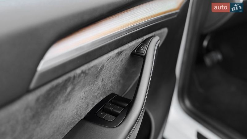 Внедорожник / Кроссовер Tesla Model Y 2023 в Ровно