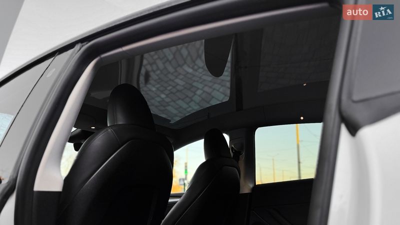Внедорожник / Кроссовер Tesla Model Y 2023 в Ровно