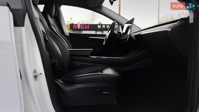 Внедорожник / Кроссовер Tesla Model Y 2023 в Ровно