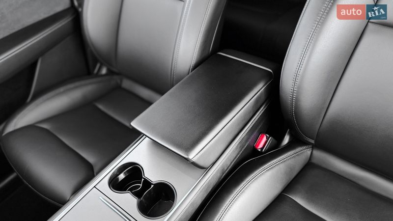 Внедорожник / Кроссовер Tesla Model Y 2023 в Ровно