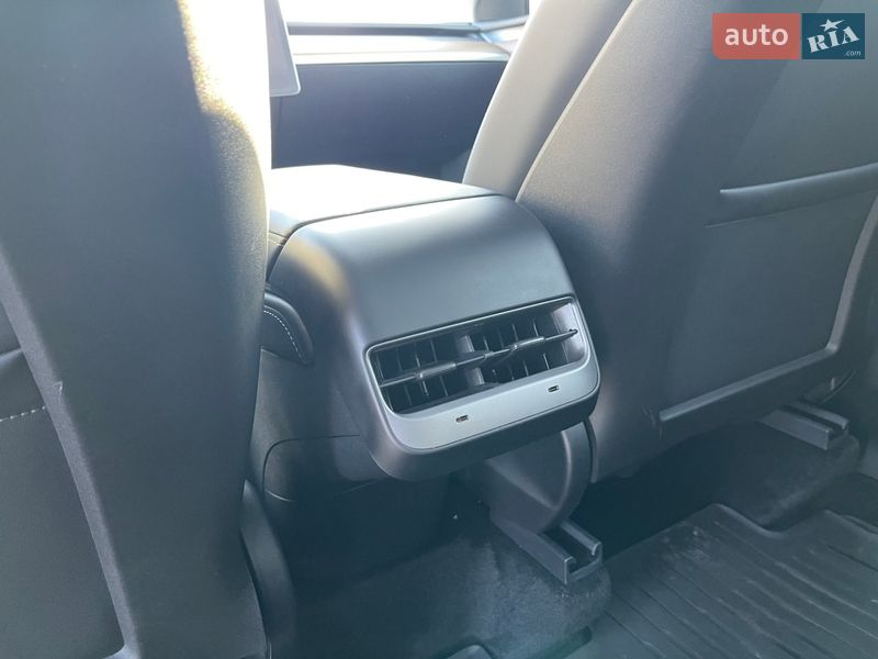 Внедорожник / Кроссовер Tesla Model Y 2024 в Стрые