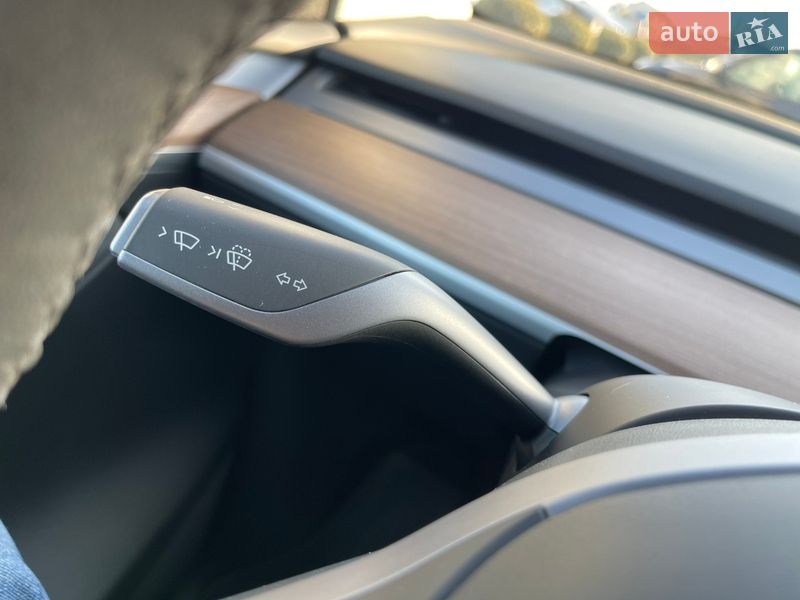 Внедорожник / Кроссовер Tesla Model Y 2024 в Стрые