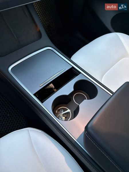 Внедорожник / Кроссовер Tesla Model Y 2023 в Киеве