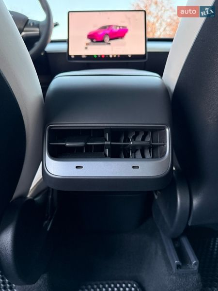 Внедорожник / Кроссовер Tesla Model Y 2023 в Киеве