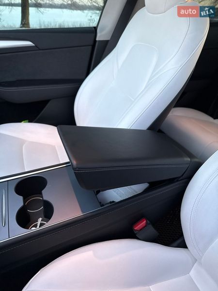 Внедорожник / Кроссовер Tesla Model Y 2023 в Киеве