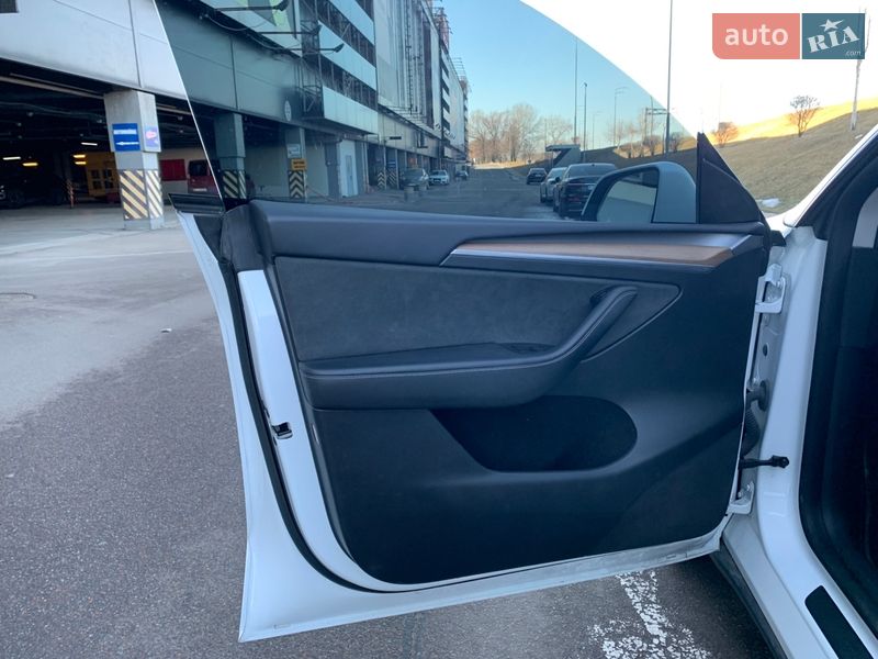 Позашляховик / Кросовер Tesla Model Y 2023 в Києві
