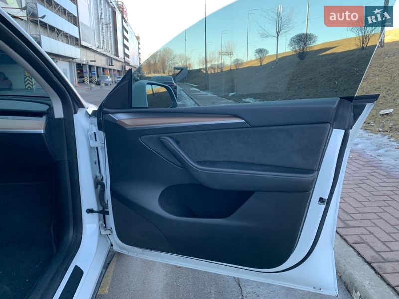 Позашляховик / Кросовер Tesla Model Y 2023 в Києві
