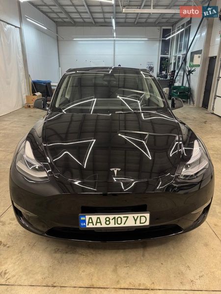 Tesla Model Y 2024