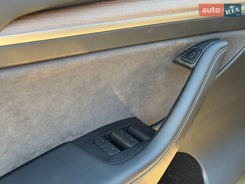 Внедорожник / Кроссовер Tesla Model Y 2023 в Киеве фото 26 Внедорожник / Кроссовер Tesla Model Y 2023 в Киеве