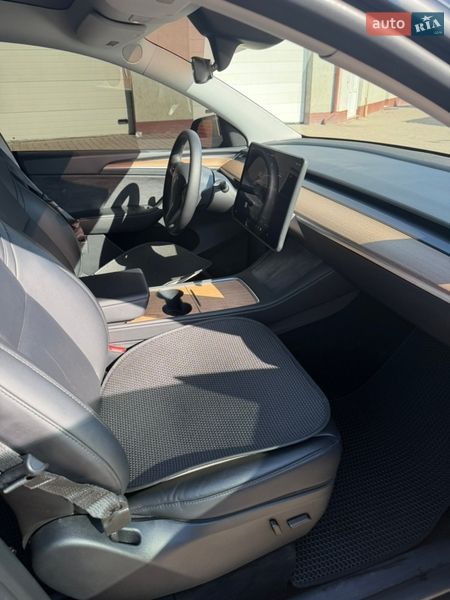 Внедорожник / Кроссовер Tesla Model Y 2024 в Ивано-Франковске