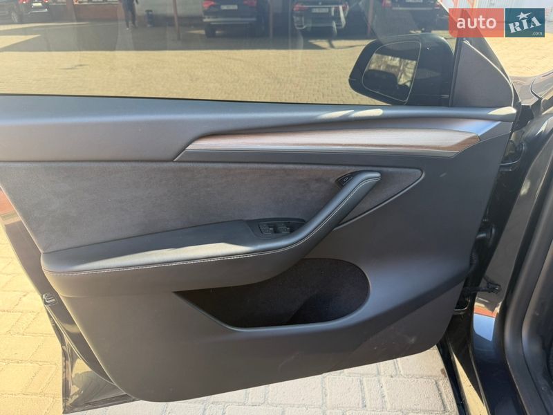 Внедорожник / Кроссовер Tesla Model Y 2024 в Ивано-Франковске